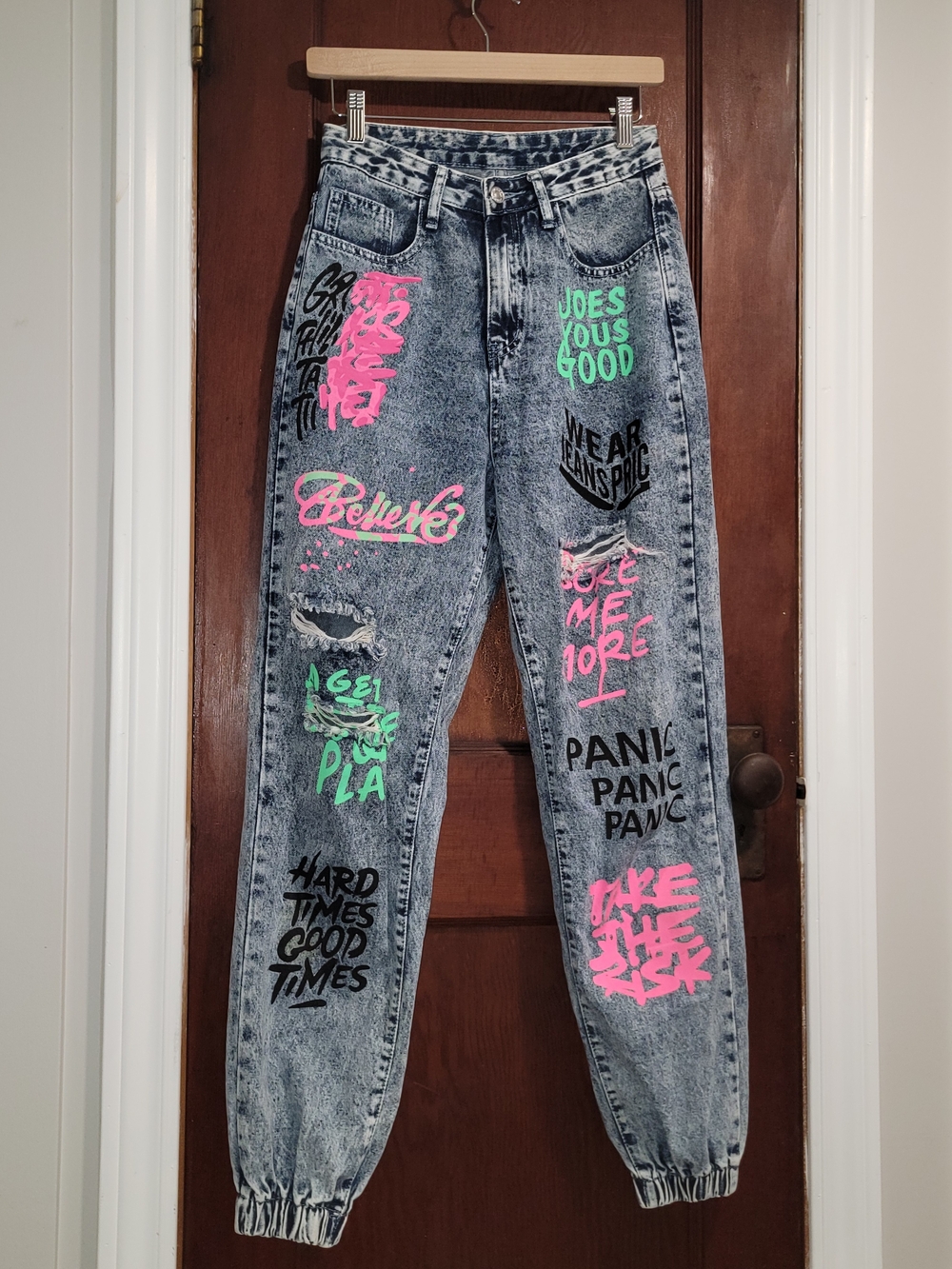 Women’s Graffiti Acid-Wash Jogger Jeans - Pink & Green Graphic